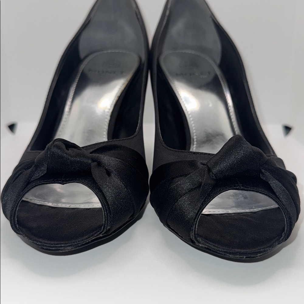Monet Peep Toe Black Satin Pumps Heel w Knot Detail Women’s 8 - Picture 5 of 12